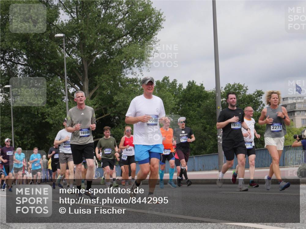 29.06.2025 - hella hamburg halbmarathon Luisa Fischer http://msf.ph/oto/8442995 29.06.2025 10:24:43 Kennedybrücke 4697, 15895, 1703, 6086, 16586, 9499, 401, 6600, 5493, 16107, 17903, 8170, 2271, 1401, 2271, 3122, 3770, 3817, 4697, 5061, 5122, 5493, 5957, 6086, 7228, 7522, 8286, 9369, 9499, 9532, 10374, 10874 meine-sportfotos.de