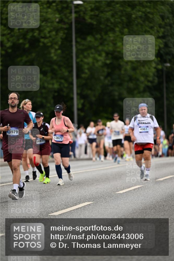 29.06.2025 - hella hamburg halbmarathon Dr. Thomas Lammeyer http://msf.ph/oto/8443006 29.06.2025 10:57:29 Kennedybrücke 2291, 2420, 2983, 4595, 6604, 7032, 7039, 7511, 7690, 9368, 10080, 10417, 10490, 10568, 10879, 10981, 11268 meine-sportfotos.de