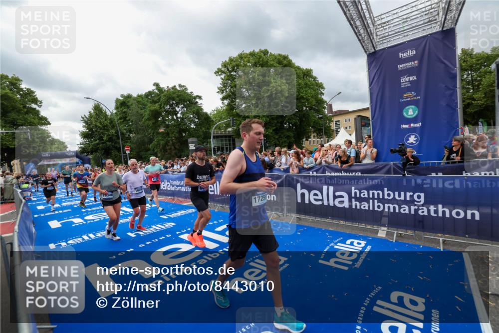 29.06.2025 - hella hamburg halbmarathon Zöllner http://msf.ph/oto/8443010 29.06.2025 10:56:45 Ziel 4152, 6416, 6759, 7037, 7646, 8311, 8744, 8825, 8996, 9488, 11083, 11870, 14369, 14461, 15134, 15145, 15431, 15712, 16043, 16121, 17259, 18340, 18634, 18899 meine-sportfotos.de
