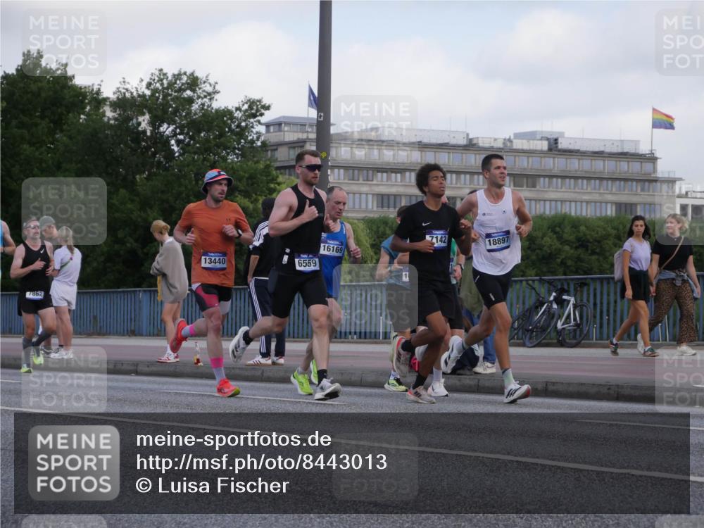 29.06.2025 - hella hamburg halbmarathon Luisa Fischer http://msf.ph/oto/8443013 29.06.2025 09:43:55 Kennedybrücke 7862, 16169, 13440, 6559, 7142, 18897, 2892, 6559, 7862 meine-sportfotos.de