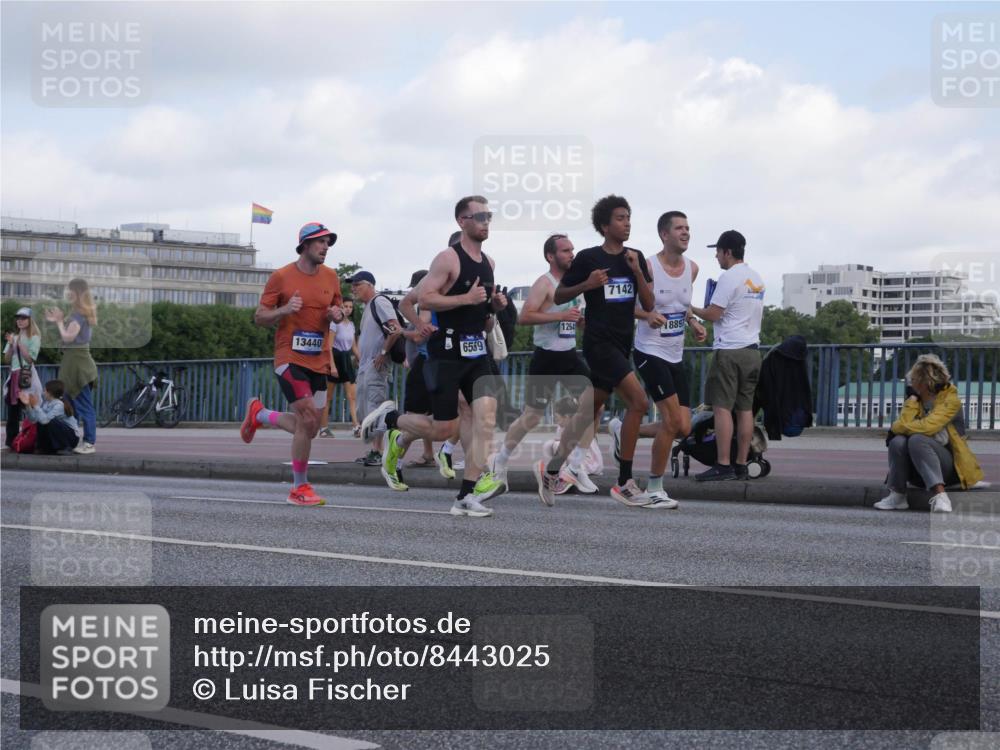 29.06.2025 - hella hamburg halbmarathon Luisa Fischer http://msf.ph/oto/8443025 29.06.2025 09:43:56 Kennedybrücke 13440, 6559, 12641, 7142, 8897, 2892, 6559, 7862 meine-sportfotos.de