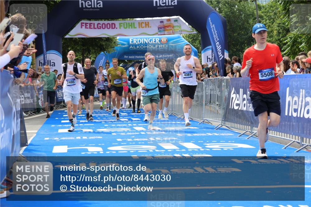 29.06.2025 - hella hamburg halbmarathon Strokosch-Dieckow http://msf.ph/oto/8443030 29.06.2025 10:40:08 Ziel 2826, 3547, 4381, 5007, 5050, 5409, 5410, 5508, 5803, 5916, 6080, 7495, 8465, 8933, 10968, 11731, 12091, 12704, 13514, 13667, 14699, 15424, 17973, 18614, 18979 meine-sportfotos.de