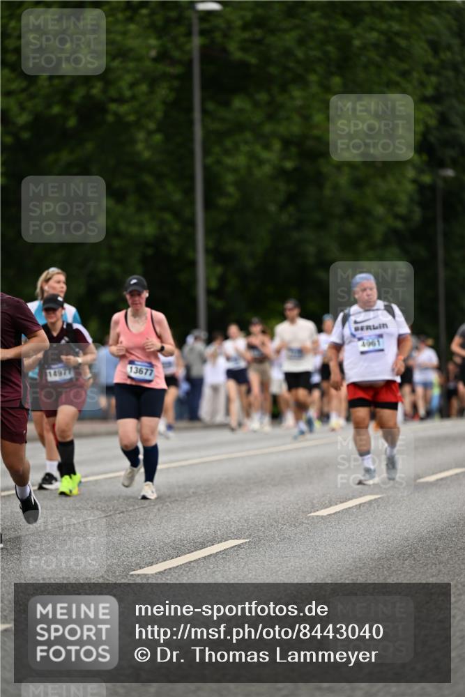 29.06.2025 - hella hamburg halbmarathon Dr. Thomas Lammeyer http://msf.ph/oto/8443040 29.06.2025 10:57:29 Kennedybrücke 2291, 2420, 2983, 4595, 6604, 7032, 7039, 7511, 7690, 9368, 10080, 10417, 10490, 10568, 10879, 10981, 11268 meine-sportfotos.de