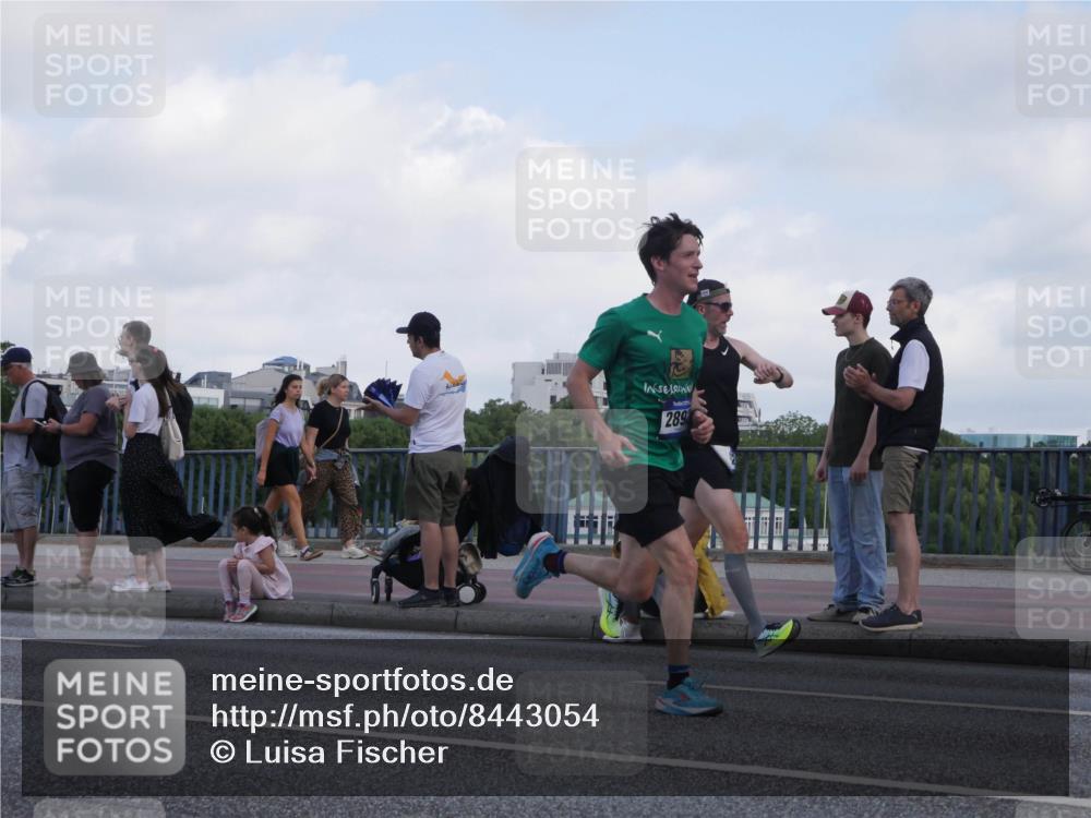 29.06.2025 - hella hamburg halbmarathon Luisa Fischer http://msf.ph/oto/8443054 29.06.2025 09:43:59 Kennedybrücke 289, 1241, 2892, 6559, 7862 meine-sportfotos.de