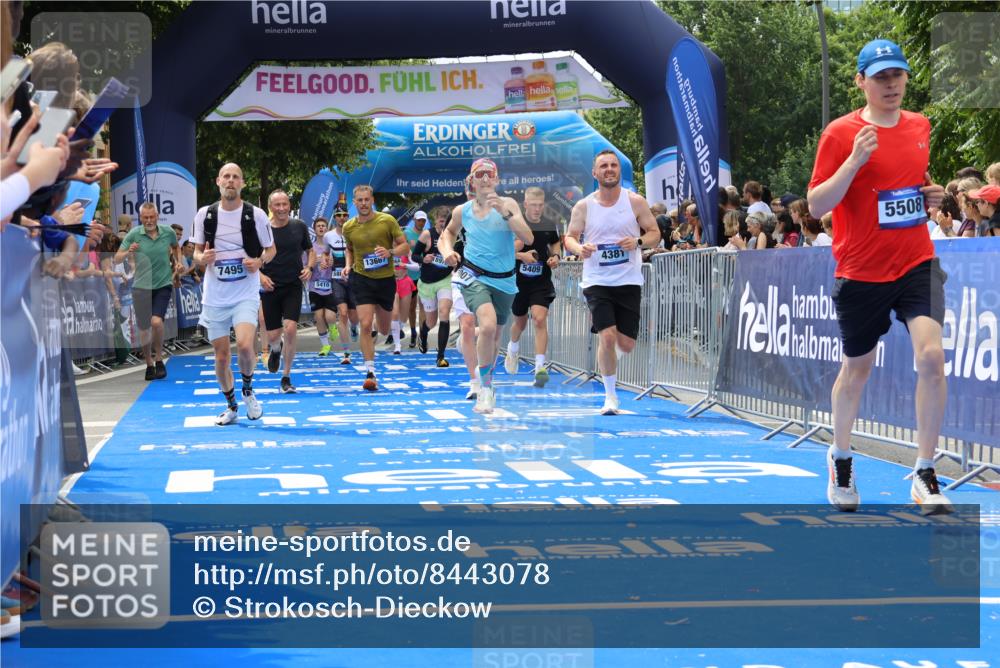 29.06.2025 - hella hamburg halbmarathon Strokosch-Dieckow http://msf.ph/oto/8443078 29.06.2025 10:40:08 Ziel 2826, 3547, 4381, 5007, 5050, 5409, 5410, 5508, 5803, 5916, 6080, 7495, 8465, 8933, 10968, 11731, 12091, 12704, 13514, 13667, 14699, 15424, 17973, 18614, 18979 meine-sportfotos.de