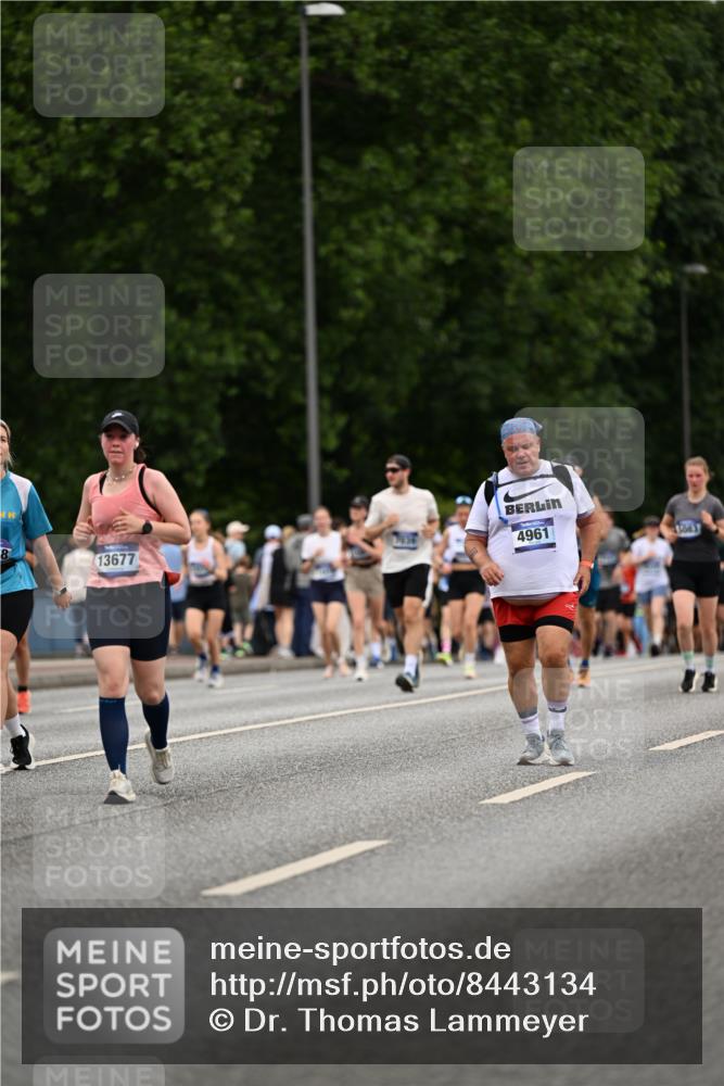 29.06.2025 - hella hamburg halbmarathon Dr. Thomas Lammeyer http://msf.ph/oto/8443134 29.06.2025 10:57:30 Kennedybrücke 2291, 2420, 2983, 4595, 7032, 7039, 7511, 7690, 7890, 9368, 10080, 10417, 10490, 10568, 10879, 10981, 11268 meine-sportfotos.de
