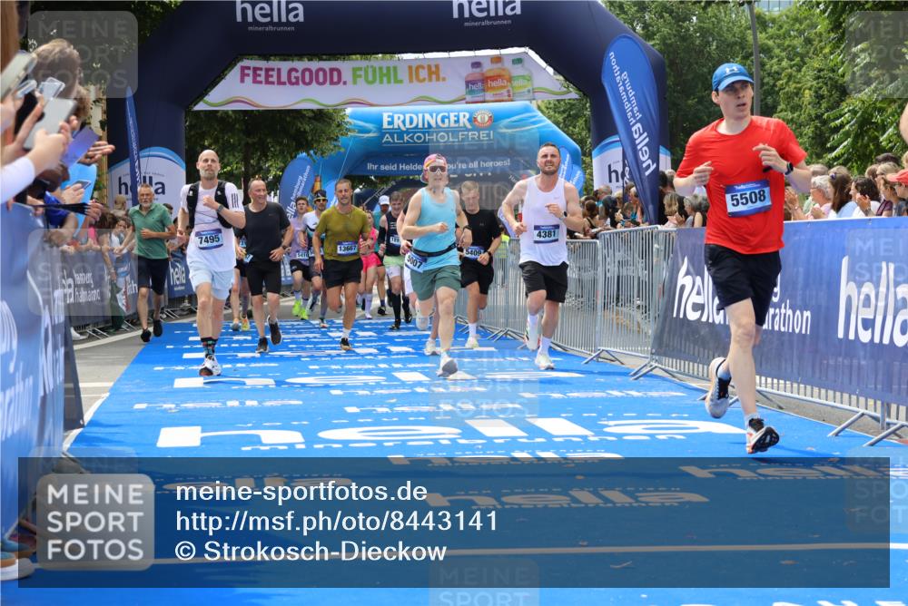 29.06.2025 - hella hamburg halbmarathon Strokosch-Dieckow http://msf.ph/oto/8443141 29.06.2025 10:40:08 Ziel 2826, 3547, 4381, 5007, 5050, 5409, 5410, 5508, 5803, 5916, 6080, 7495, 8465, 8933, 10968, 11731, 12091, 12704, 13514, 13667, 14699, 15424, 17973, 18614, 18979 meine-sportfotos.de