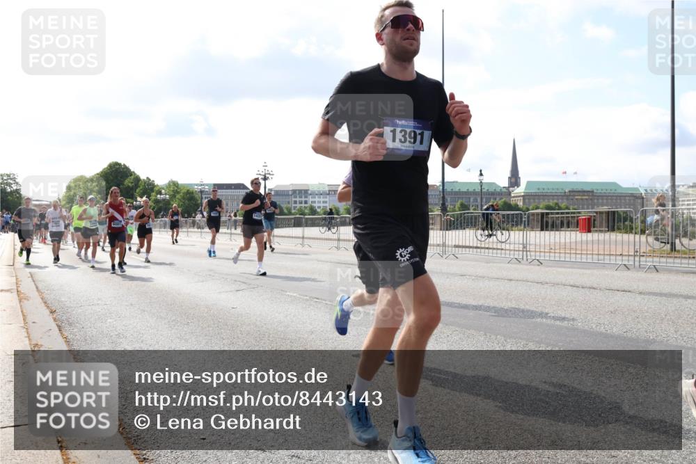 29.06.2025 - hella hamburg halbmarathon Lena Gebhardt http://msf.ph/oto/8443143 29.06.2025 09:53:07 Lombardsbrücke 6081, 1391, 1012, 1070, 1163, 1176, 1391, 1415, 1466, 1558, 1613, 1735, 1750, 1759, 1782, 2048, 2189, 2213, 2233, 2234, 2590, 2788, 2970, 3021, 3098, 3109, 3124, 3304, 3907, 3917, 3928, 4080, 4091, 4277, 4497, 4553, 4691, 4933, 4981, 4997, 5007, 5022, 5132, 5476, 5477, 5623, 5624, 5682, 6081, 6152, 6203, 6460, 6712, 6716, 7005, 7093, 7147, 7191, 7204, 7322, 7325, 7450, 7451, 7599, 7765, 7843, 8063, 8145, 8467, 8664, 9126 meine-sportfotos.de