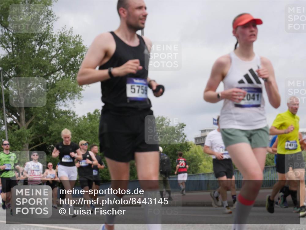 29.06.2025 - hella hamburg halbmarathon Luisa Fischer http://msf.ph/oto/8443145 29.06.2025 10:24:56 Kennedybrücke 5759, 23, 2041, 1072, 1158, 1191, 1250, 1668, 1958, 2315, 2353, 2529, 2815, 2841, 3606, 3825, 3826, 4046, 5412, 5641, 5759, 6103, 7075, 7672, 8860, 8896, 8959, 9326, 9483, 9635, 10019, 10125, 10787 meine-sportfotos.de
