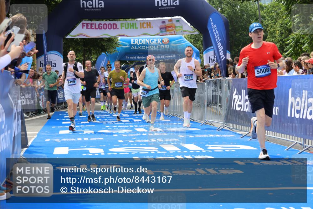 29.06.2025 - hella hamburg halbmarathon Strokosch-Dieckow http://msf.ph/oto/8443167 29.06.2025 10:40:08 Ziel 2826, 3547, 4381, 5007, 5050, 5409, 5410, 5508, 5803, 5916, 6080, 7495, 8465, 8933, 10968, 11731, 12091, 12704, 13514, 13667, 14699, 15424, 17973, 18614, 18979 meine-sportfotos.de