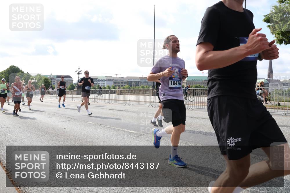 29.06.2025 - hella hamburg halbmarathon Lena Gebhardt http://msf.ph/oto/8443187 29.06.2025 09:53:08 Lombardsbrücke 6081, 14351, 18476, 1012, 1070, 1163, 1176, 1391, 1415, 1466, 1558, 1613, 1735, 1750, 1759, 1782, 2048, 2189, 2213, 2233, 2234, 2590, 2788, 2970, 3021, 3098, 3109, 3124, 3304, 3907, 3917, 3928, 4080, 4091, 4277, 4497, 4553, 4691, 4933, 4981, 4997, 5007, 5022, 5132, 5476, 5477, 5623, 5624, 5682, 6081, 6152, 6203, 6460, 6712, 6716, 7005, 7093, 7147, 7191, 7204, 7322, 7325, 7450, 7451, 7599, 7765, 7843, 8063, 8145, 8467, 8664, 9126 meine-sportfotos.de