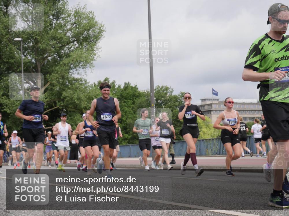 29.06.2025 - hella hamburg halbmarathon Luisa Fischer http://msf.ph/oto/8443199 29.06.2025 10:25:00 Kennedybrücke 5641, 15404, 13937, 7672, 3826, 3825, 1142, 1958, 22, 1072, 1158, 1191, 1250, 1668, 1958, 2529, 2815, 2841, 3606, 3825, 3826, 4046, 4289, 5412, 5641, 6103, 7612, 7672, 8860, 8896, 8959, 9002, 9062, 9326, 9483, 9635, 10787 meine-sportfotos.de