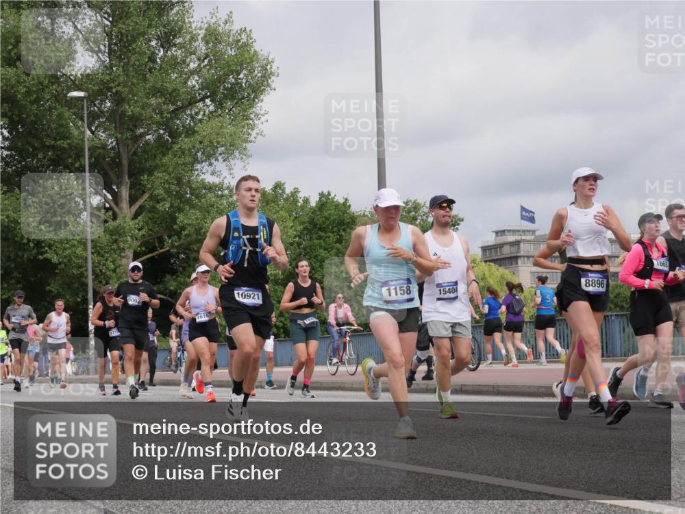 29.06.2025 - hella hamburg halbmarathon Luisa Fischer http://msf.ph/oto/8443233 29.06.2025 10:25:04 Kennedybrücke 1715, 9002, 10921, 1158, 15404, 1616, 8896, 16687, 1158, 1668, 1958, 2009, 2529, 2841, 3825, 3826, 4046, 4289, 5641, 6103, 7375, 7612, 7672, 8431, 8860, 8896, 8959, 9002, 9062, 9327, 9635, 10787 meine-sportfotos.de