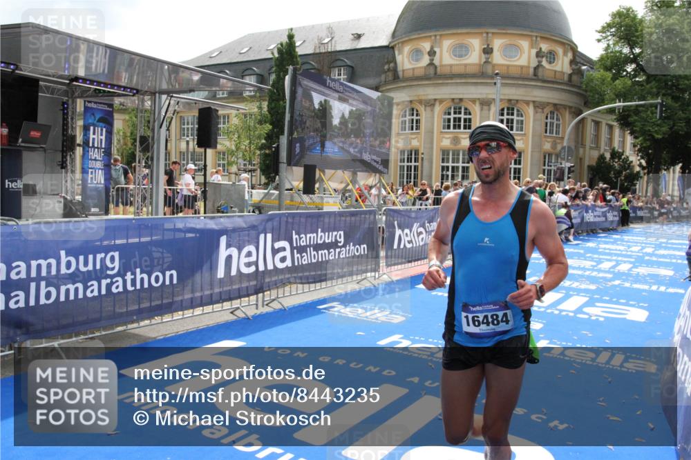 29.06.2025 - hella hamburg halbmarathon Michael Strokosch http://msf.ph/oto/8443235 29.06.2025 10:25:22 Ziel 12067, 16484 meine-sportfotos.de
