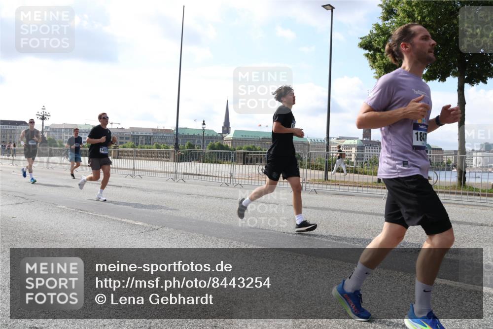 29.06.2025 - hella hamburg halbmarathon Lena Gebhardt http://msf.ph/oto/8443254 29.06.2025 09:53:08 Lombardsbrücke 16997, 14351, 1847, 1012, 1070, 1163, 1176, 1391, 1415, 1466, 1558, 1613, 1735, 1750, 1759, 1782, 2048, 2189, 2213, 2233, 2234, 2590, 2788, 2970, 3021, 3098, 3109, 3124, 3304, 3907, 3917, 3928, 4080, 4091, 4277, 4497, 4553, 4691, 4933, 4981, 4997, 5007, 5022, 5132, 5476, 5477, 5623, 5624, 5682, 6081, 6152, 6203, 6460, 6712, 6716, 7005, 7093, 7147, 7191, 7204, 7322, 7325, 7450, 7451, 7599, 7765, 7843, 8063, 8145, 8467, 8664, 9126 meine-sportfotos.de