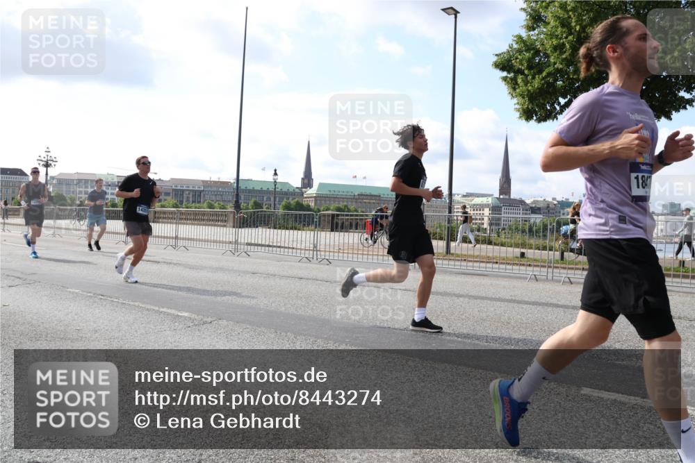29.06.2025 - hella hamburg halbmarathon Lena Gebhardt http://msf.ph/oto/8443274 29.06.2025 09:53:08 Lombardsbrücke 4351, 1847, 1012, 1070, 1163, 1176, 1391, 1415, 1466, 1558, 1613, 1735, 1750, 1759, 1782, 2048, 2189, 2213, 2233, 2234, 2590, 2788, 2970, 3021, 3098, 3109, 3124, 3304, 3907, 3917, 3928, 4080, 4091, 4277, 4497, 4553, 4691, 4933, 4981, 4997, 5007, 5022, 5132, 5476, 5477, 5623, 5624, 5682, 6081, 6152, 6203, 6460, 6712, 6716, 7005, 7093, 7147, 7191, 7204, 7322, 7325, 7450, 7451, 7599, 7765, 7843, 8063, 8145, 8467, 8664, 9126 meine-sportfotos.de