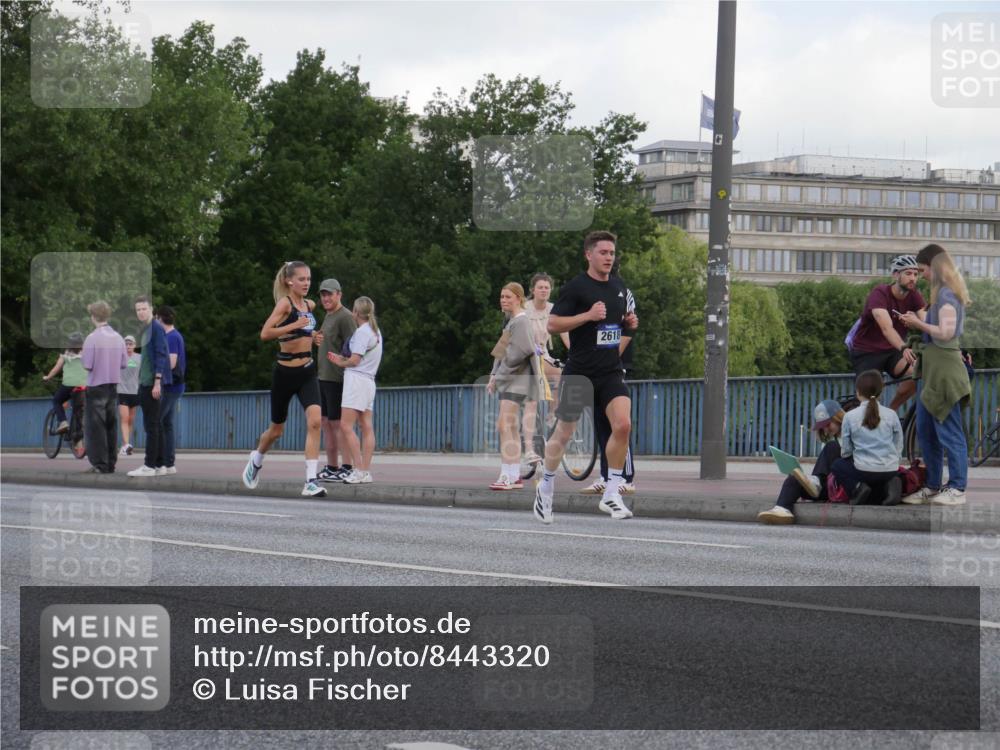 29.06.2025 - hella hamburg halbmarathon Luisa Fischer http://msf.ph/oto/8443320 29.06.2025 09:44:24 Kennedybrücke 2618 meine-sportfotos.de