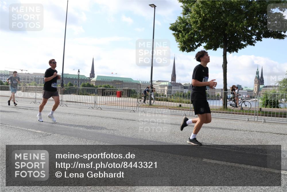29.06.2025 - hella hamburg halbmarathon Lena Gebhardt http://msf.ph/oto/8443321 29.06.2025 09:53:09 Lombardsbrücke 671, 1012, 1070, 1163, 1176, 1391, 1466, 1558, 1613, 1735, 1750, 1759, 1782, 2048, 2189, 2213, 2233, 2234, 2590, 2788, 2970, 3021, 3098, 3109, 3124, 3304, 3907, 3917, 3928, 4080, 4091, 4277, 4497, 4553, 4691, 4933, 4981, 4997, 5022, 5132, 5476, 5477, 5623, 5624, 5682, 6081, 6152, 6203, 6460, 6712, 6716, 7005, 7093, 7147, 7191, 7204, 7322, 7325, 7450, 7599, 7765, 7843, 8063, 8145, 8467, 8664, 9126 meine-sportfotos.de