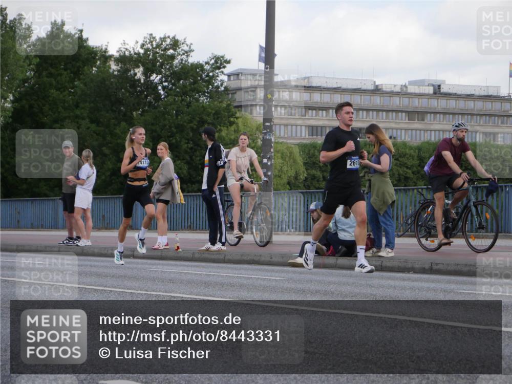 29.06.2025 - hella hamburg halbmarathon Luisa Fischer http://msf.ph/oto/8443331 29.06.2025 09:44:25 Kennedybrücke 4113, 2618 meine-sportfotos.de