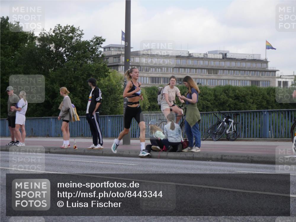29.06.2025 - hella hamburg halbmarathon Luisa Fischer http://msf.ph/oto/8443344 29.06.2025 09:44:25 Kennedybrücke  meine-sportfotos.de