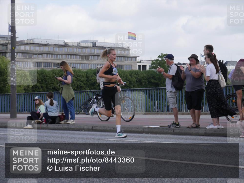 29.06.2025 - hella hamburg halbmarathon Luisa Fischer http://msf.ph/oto/8443360 29.06.2025 09:44:26 Kennedybrücke  meine-sportfotos.de