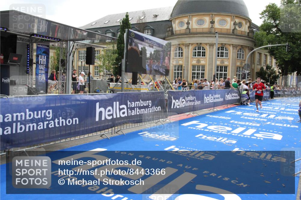 29.06.2025 - hella hamburg halbmarathon Michael Strokosch http://msf.ph/oto/8443366 29.06.2025 10:25:35 Ziel 13346 meine-sportfotos.de
