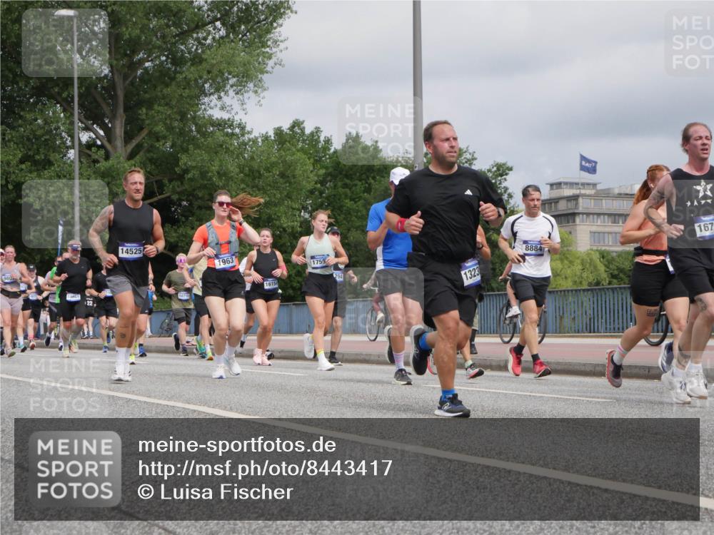 29.06.2025 - hella hamburg halbmarathon Luisa Fischer http://msf.ph/oto/8443417 29.06.2025 10:25:19 Kennedybrücke 980, 14525, 18661, 122, 10710, 1963, 16154, 1759, 294, 1323, 8884, 21, 1, 167, 1269, 1294, 1419, 1963, 2063, 2172, 2919, 3108, 3172, 3768, 3946, 4375, 4376, 6676, 8884, 8954, 9807, 10167, 10710 meine-sportfotos.de