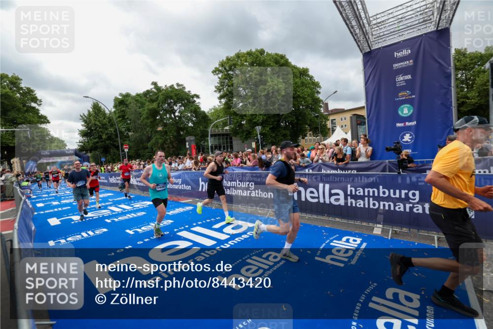 29.06.2025 - hella hamburg halbmarathon Zöllner http://msf.ph/oto/8443420 29.06.2025 10:56:52 Ziel 1955, 2378, 2741, 3836, 5418, 6835, 7716, 8825, 8996, 13816, 14369, 14461, 15134, 15431, 16008, 16009, 16679, 17133, 18634 meine-sportfotos.de