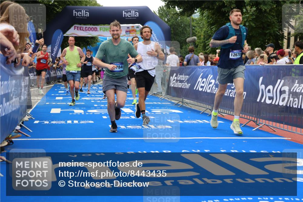 29.06.2025 - hella hamburg halbmarathon Strokosch-Dieckow http://msf.ph/oto/8443435 29.06.2025 10:49:23 Ziel 1342, 1476, 2878, 4183, 4185, 6158, 8437, 8689, 8813, 10053, 10189, 11339, 11779, 11819, 12094, 12670, 13269, 14526, 14838, 15422, 15784, 15894, 15966, 16891, 18476, 18887, 18960 meine-sportfotos.de