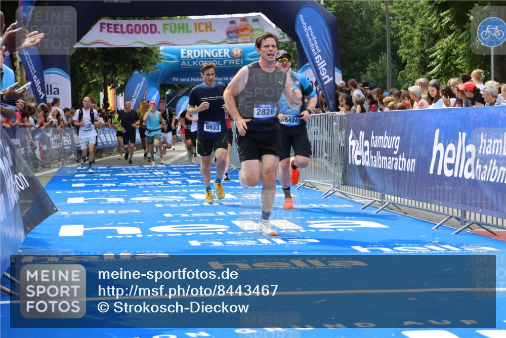 29.06.2025 - hella hamburg halbmarathon Strokosch-Dieckow http://msf.ph/oto/8443467 29.06.2025 10:40:05 Ziel 2826, 3547, 4381, 5007, 5050, 5375, 5409, 5508, 5916, 6080, 7495, 8933, 10968, 11731, 12091, 13514, 13667, 15424, 17973, 18979 meine-sportfotos.de