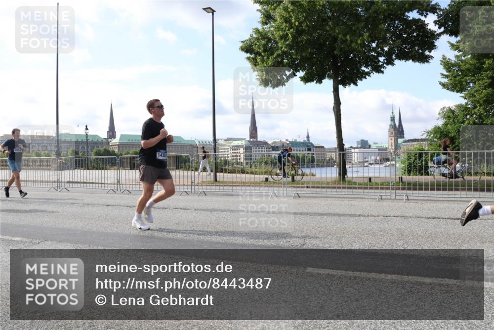 29.06.2025 - hella hamburg halbmarathon Lena Gebhardt http://msf.ph/oto/8443487 29.06.2025 09:53:09 Lombardsbrücke 14351, 1012, 1070, 1163, 1176, 1391, 1466, 1558, 1613, 1735, 1750, 1759, 1782, 2048, 2189, 2213, 2233, 2234, 2590, 2788, 2970, 3021, 3098, 3109, 3124, 3304, 3907, 3917, 3928, 4080, 4091, 4277, 4497, 4553, 4691, 4933, 4981, 4997, 5022, 5132, 5476, 5477, 5623, 5624, 5682, 6081, 6152, 6203, 6460, 6712, 6716, 7005, 7093, 7147, 7191, 7204, 7322, 7325, 7450, 7599, 7765, 7843, 8063, 8145, 8467, 8664, 9126 meine-sportfotos.de
