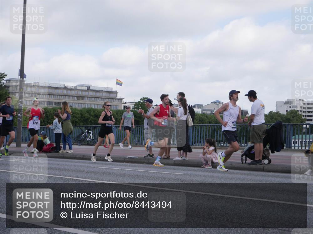 29.06.2025 - hella hamburg halbmarathon Luisa Fischer http://msf.ph/oto/8443494 29.06.2025 09:44:44 Kennedybrücke 13872, 11078, 17, 16615, 139, 5612, 7331, 7855, 9269, 10468 meine-sportfotos.de