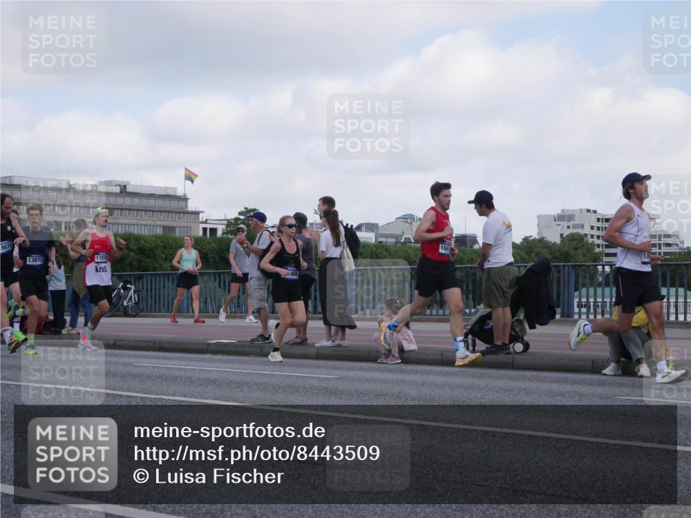 29.06.2025 - hella hamburg halbmarathon Luisa Fischer http://msf.ph/oto/8443509 29.06.2025 09:44:45 Kennedybrücke 9078, 13872, 11078, 1661, 5612, 7331, 7855, 9269, 10468 meine-sportfotos.de
