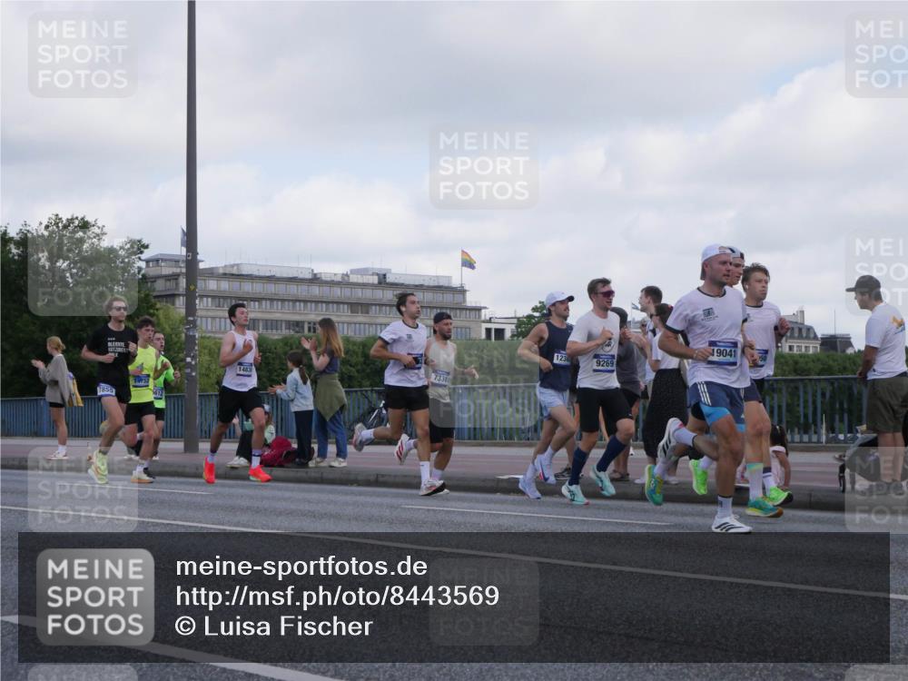 29.06.2025 - hella hamburg halbmarathon Luisa Fischer http://msf.ph/oto/8443569 29.06.2025 09:44:47 Kennedybrücke 7855, 1, 753, 612, 7331, 1483, 12360, 19041, 9269, 5612, 7331, 7855, 9269, 10468 meine-sportfotos.de