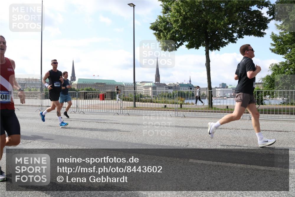 29.06.2025 - hella hamburg halbmarathon Lena Gebhardt http://msf.ph/oto/8443602 29.06.2025 09:53:10 Lombardsbrücke 081, 16997, 1012, 1070, 1163, 1176, 1391, 1466, 1558, 1613, 1735, 1750, 1759, 1782, 2048, 2189, 2213, 2233, 2234, 2590, 2623, 2788, 2970, 3021, 3098, 3109, 3124, 3304, 3907, 3917, 3928, 4080, 4091, 4277, 4497, 4553, 4691, 4933, 4981, 4997, 5022, 5132, 5476, 5477, 5623, 5624, 5682, 5692, 6081, 6152, 6203, 6375, 6460, 6712, 6716, 7005, 7093, 7147, 7191, 7204, 7322, 7325, 7450, 7599, 7765, 7843, 8063, 8145, 8467, 8664, 9126 meine-sportfotos.de
