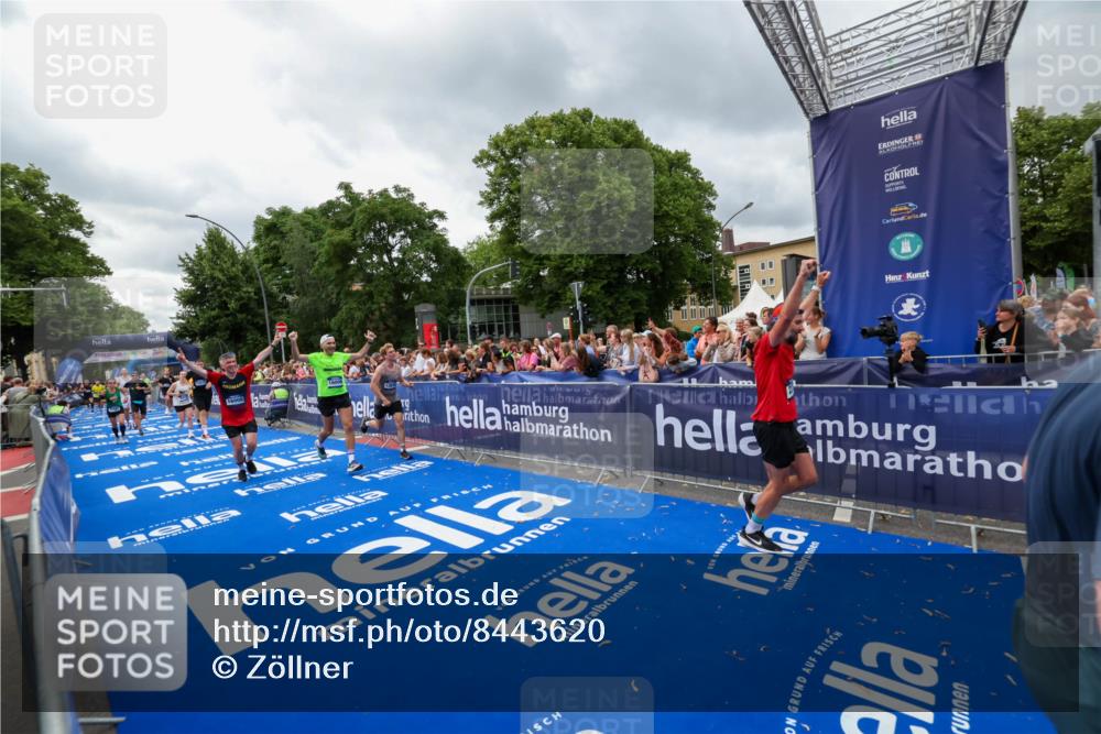 29.06.2025 - hella hamburg halbmarathon Zöllner http://msf.ph/oto/8443620 29.06.2025 10:56:55 Ziel 1955, 2282, 2378, 2741, 2759, 3836, 5418, 6835, 7716, 13816, 15097, 16008, 16009, 16620, 16679, 17133 meine-sportfotos.de