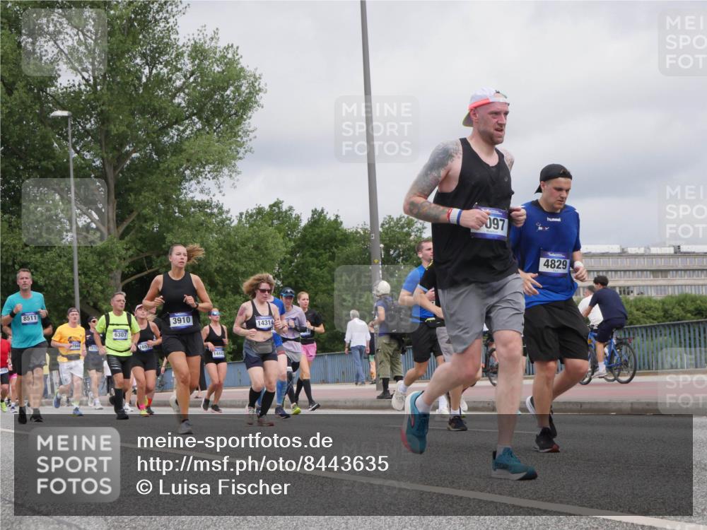 29.06.2025 - hella hamburg halbmarathon Luisa Fischer http://msf.ph/oto/8443635 29.06.2025 10:25:35 Kennedybrücke 8511, 7944, 1676, 6307, 3910, 1444, 14314, 097, 4829, 1598, 2351, 3458, 3910, 4113, 4114, 4559, 4829, 6303, 6307, 6849, 6899, 6977, 7097, 7162, 7794, 8511, 9204, 10241, 10663, 10739 meine-sportfotos.de