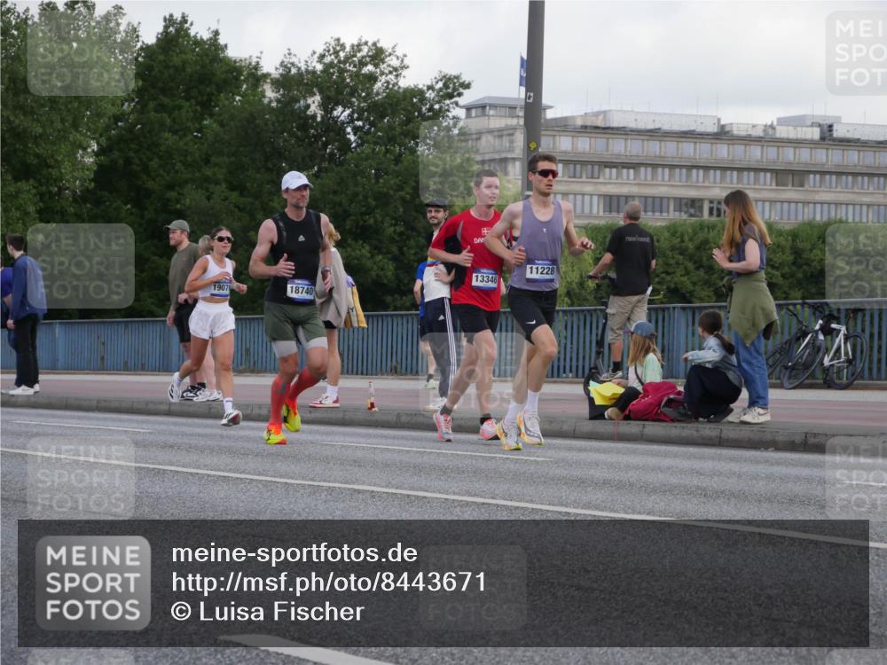 29.06.2025 - hella hamburg halbmarathon Luisa Fischer http://msf.ph/oto/8443671 29.06.2025 09:44:54 Kennedybrücke 19076, 18740, 13346, 11228 meine-sportfotos.de