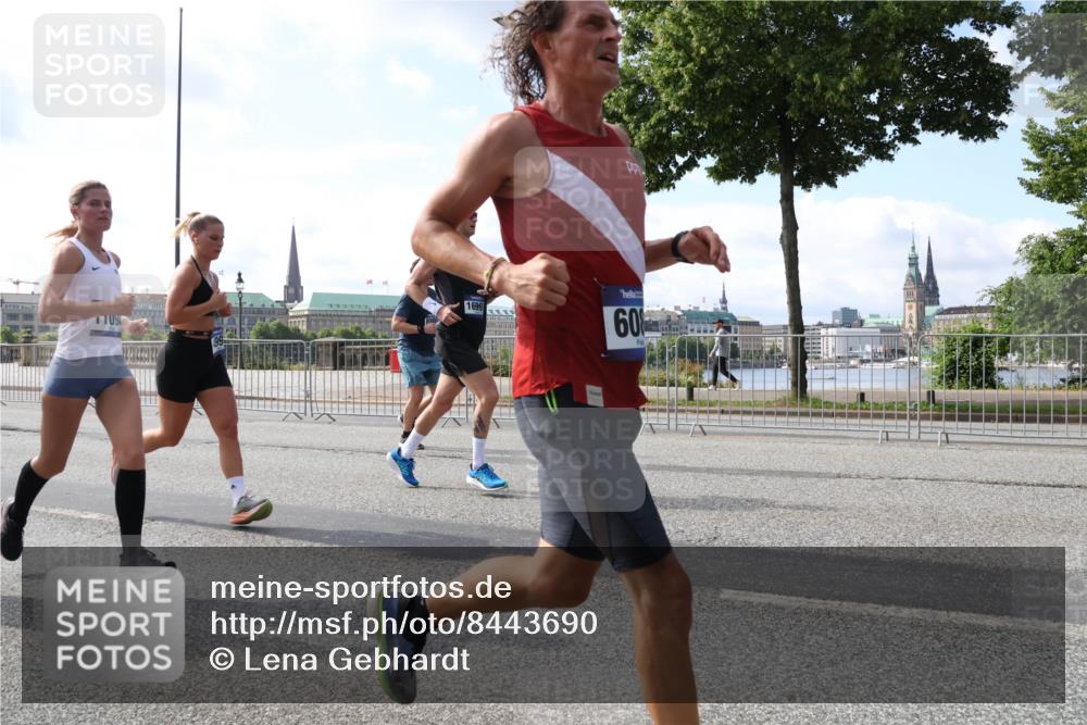 29.06.2025 - hella hamburg halbmarathon Lena Gebhardt http://msf.ph/oto/8443690 29.06.2025 09:53:11 Lombardsbrücke 1090, 800, 1699, 60, 1012, 1070, 1163, 1176, 1391, 1466, 1558, 1613, 1735, 1750, 1759, 1782, 2048, 2189, 2213, 2233, 2234, 2365, 2402, 2590, 2623, 2788, 2970, 3021, 3098, 3109, 3124, 3304, 3907, 3917, 3928, 4080, 4091, 4277, 4497, 4553, 4691, 4933, 4981, 4997, 5022, 5132, 5476, 5477, 5623, 5624, 5682, 5692, 6081, 6152, 6203, 6375, 6460, 6712, 6716, 7005, 7093, 7147, 7191, 7204, 7322, 7325, 7450, 7599, 7765, 7843, 8063, 8145, 8467, 8664, 9126 meine-sportfotos.de