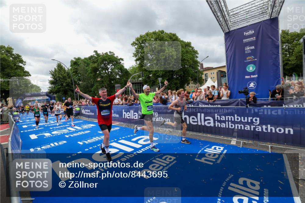 29.06.2025 - hella hamburg halbmarathon Zöllner http://msf.ph/oto/8443695 29.06.2025 10:56:56 Ziel 1955, 2282, 2378, 2741, 2759, 5418, 6835, 7716, 11043, 13816, 15097, 16008, 16009, 16620, 16679 meine-sportfotos.de