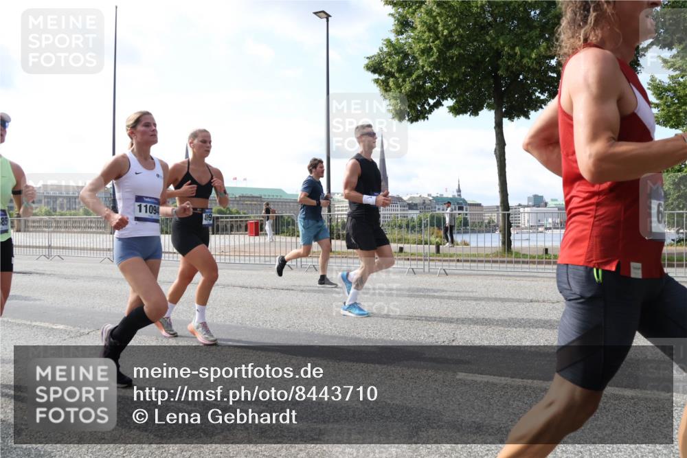 29.06.2025 - hella hamburg halbmarathon Lena Gebhardt http://msf.ph/oto/8443710 29.06.2025 09:53:11 Lombardsbrücke 11094, 499, 1012, 1070, 1163, 1176, 1391, 1466, 1558, 1613, 1735, 1750, 1759, 1782, 2048, 2189, 2213, 2233, 2234, 2365, 2402, 2590, 2623, 2788, 2970, 3021, 3098, 3109, 3124, 3304, 3907, 3917, 3928, 4080, 4091, 4277, 4497, 4553, 4691, 4933, 4981, 4997, 5022, 5132, 5476, 5477, 5623, 5624, 5682, 5692, 6081, 6152, 6203, 6375, 6460, 6712, 6716, 7005, 7093, 7147, 7191, 7204, 7322, 7325, 7450, 7599, 7765, 7843, 8063, 8145, 8467, 8664, 9126 meine-sportfotos.de