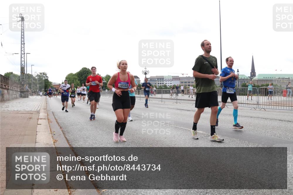 29.06.2025 - hella hamburg halbmarathon Lena Gebhardt http://msf.ph/oto/8443734 29.06.2025 10:29:44 Lombardsbrücke 1063, 10322, 12216, 1063, 1097, 1230, 1661, 1694, 2302, 2699, 3179, 3311, 3524, 3613, 4349, 4373, 4395, 4580, 5063, 5322, 5350, 6285, 6725, 7517, 7832, 8388, 8792, 8812, 8941, 9095, 9714, 9937, 10162, 10322, 10641, 10808, 10996, 11249, 11269, 11376, 11444, 11634, 11792, 11803, 11989, 12086, 12216, 12227, 12305, 12537, 13031, 13382, 13810, 14644, 15266, 16306, 16659, 16662, 16676, 17496, 17529, 17945, 18298, 18299, 18385, 18414 meine-sportfotos.de