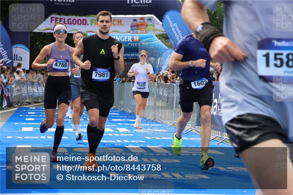 29.06.2025 - hella hamburg halbmarathon Strokosch-Dieckow http://msf.ph/oto/8443758 29.06.2025 10:39:54 Ziel 1603, 1975, 2525, 2563, 2573, 3626, 4766, 5050, 5375, 6080, 6149, 7981, 8467, 8574, 11714, 15421, 15813 meine-sportfotos.de