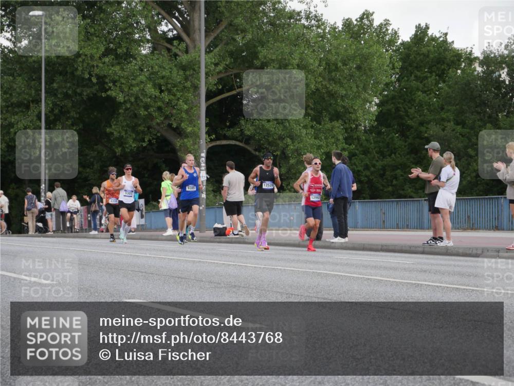 29.06.2025 - hella hamburg halbmarathon Luisa Fischer http://msf.ph/oto/8443768 29.06.2025 09:45:04 Kennedybrücke 4338, 5301, 9385, 12529, 12992, 4338, 9097, 9385 meine-sportfotos.de