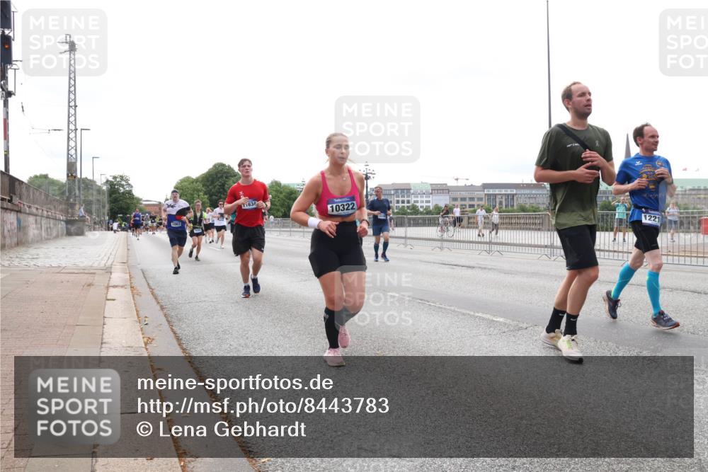 29.06.2025 - hella hamburg halbmarathon Lena Gebhardt http://msf.ph/oto/8443783 29.06.2025 10:29:44 Lombardsbrücke 1063, 1634, 10322, 1221, 1063, 1097, 1230, 1661, 1694, 2302, 2699, 3179, 3311, 3524, 3613, 4349, 4373, 4395, 4580, 5063, 5322, 5350, 6285, 6725, 7517, 7832, 8388, 8792, 8812, 8941, 9095, 9714, 9937, 10162, 10322, 10641, 10808, 10996, 11249, 11269, 11376, 11444, 11634, 11792, 11803, 11989, 12086, 12216, 12227, 12305, 12537, 13031, 13382, 13810, 14644, 15266, 16306, 16659, 16662, 16676, 17496, 17529, 17945, 18298, 18299, 18385, 18414 meine-sportfotos.de