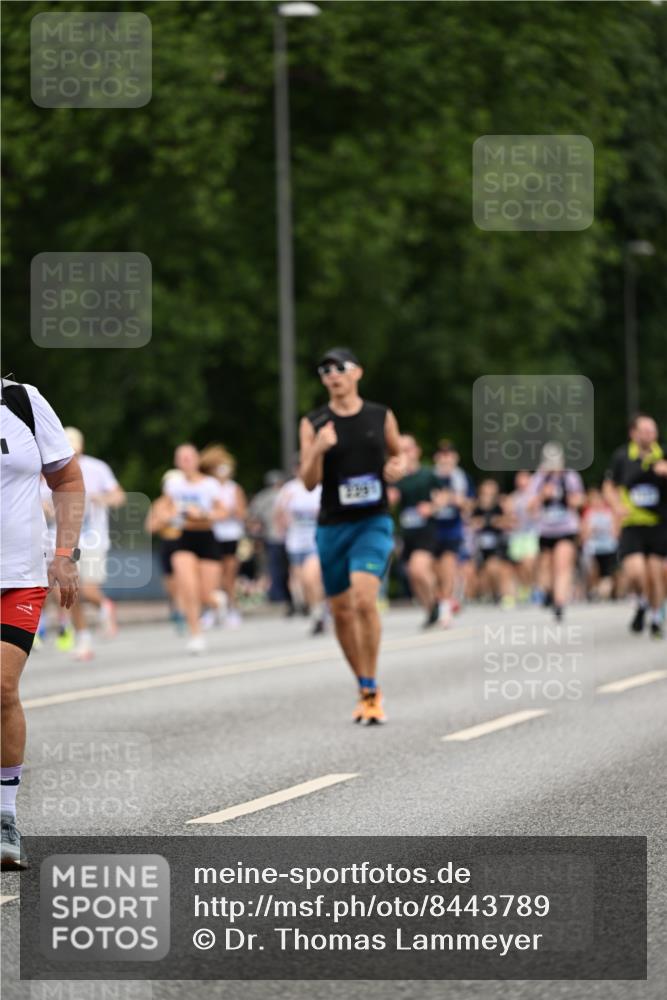 29.06.2025 - hella hamburg halbmarathon Dr. Thomas Lammeyer http://msf.ph/oto/8443789 29.06.2025 10:57:38 Kennedybrücke 1753, 2291, 4595, 6041, 6044, 7039, 7611, 7890, 8414, 8515, 9103, 9368, 9545, 10490, 10879, 10981, 11268 meine-sportfotos.de