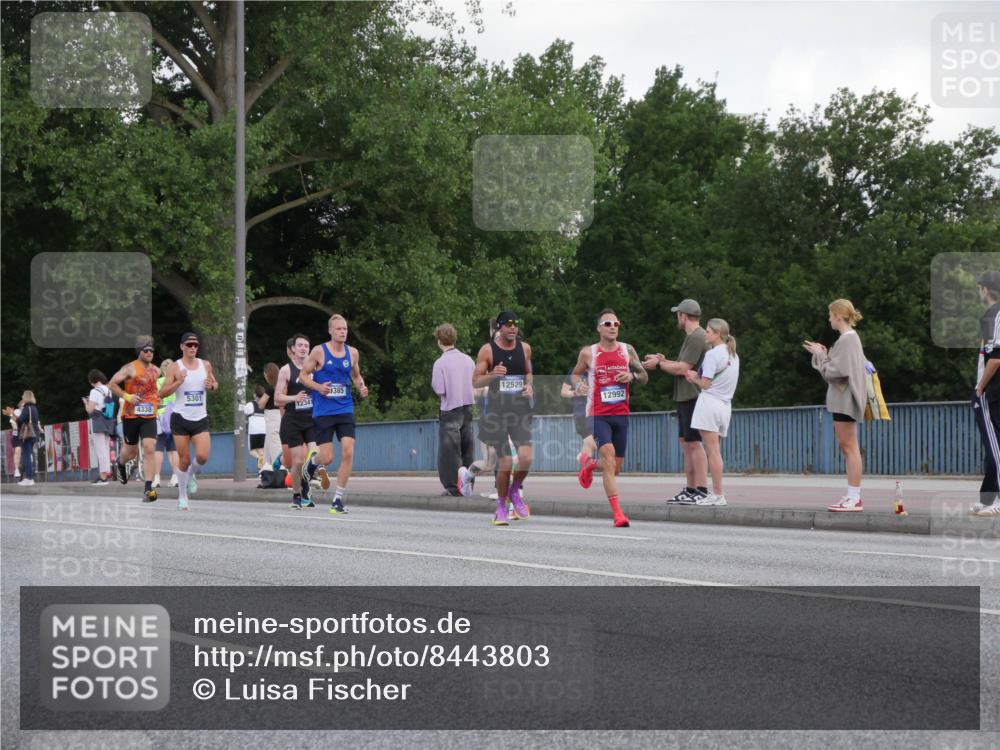 29.06.2025 - hella hamburg halbmarathon Luisa Fischer http://msf.ph/oto/8443803 29.06.2025 09:45:05 Kennedybrücke 5301, 9385, 4338, 12341, 12529, 12992, 4338, 9097, 9385 meine-sportfotos.de