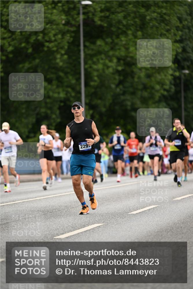 29.06.2025 - hella hamburg halbmarathon Dr. Thomas Lammeyer http://msf.ph/oto/8443823 29.06.2025 10:57:38 Kennedybrücke 1753, 2291, 4595, 6041, 6044, 7039, 7611, 7890, 8414, 8515, 9103, 9368, 9545, 10490, 10879, 10981, 11268 meine-sportfotos.de