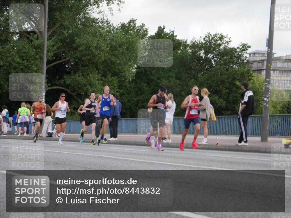 29.06.2025 - hella hamburg halbmarathon Luisa Fischer http://msf.ph/oto/8443832 29.06.2025 09:45:06 Kennedybrücke 9385, 4338, 9097, 9385 meine-sportfotos.de