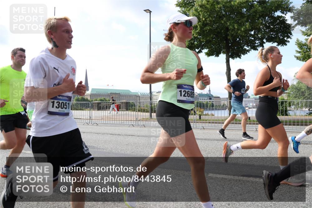 29.06.2025 - hella hamburg halbmarathon Lena Gebhardt http://msf.ph/oto/8443845 29.06.2025 09:53:12 Lombardsbrücke 13051, 12685, 1012, 1070, 1163, 1176, 1391, 1466, 1558, 1613, 1735, 1750, 1759, 1782, 2048, 2213, 2233, 2234, 2365, 2402, 2590, 2623, 2788, 2970, 3021, 3098, 3109, 3124, 3146, 3304, 3907, 3917, 3928, 4080, 4091, 4277, 4310, 4497, 4553, 4691, 4933, 4981, 4997, 5022, 5132, 5476, 5623, 5624, 5682, 5692, 6081, 6152, 6203, 6375, 6460, 6712, 6716, 7005, 7093, 7147, 7191, 7204, 7322, 7325, 7450, 7599, 7765, 7843, 8063, 8145, 8467, 8664, 9126 meine-sportfotos.de